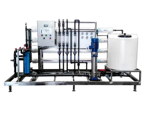 Equipo de ósmosis inversa industrial con depósito y cuadro de control